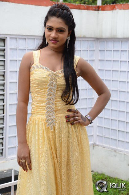 Bannisha-At-Lovers-Park-Movie-Opening